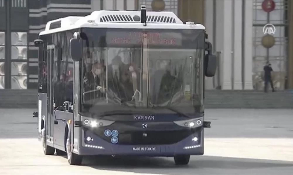 Το πρώτο αυτόνομο ηλεκτρικό λεωφορείο παρουσίασε ο Ερντογάν (βίντεο)